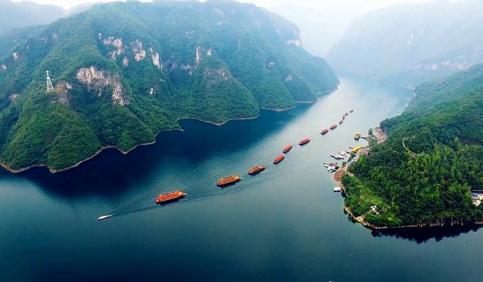 长江之畔，湖北岁月的诗篇